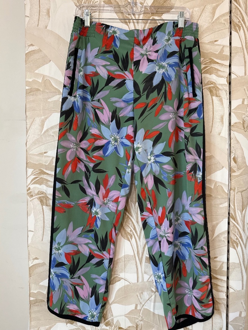 GUESS Floral Wide Leg Pants | Tropical Print Pull-On Trousers | Resort Vacation - Picture 4 of 5
